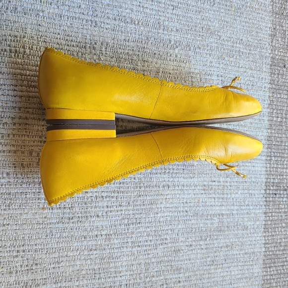 Lauren Ralph Lauren Preppy Ballet Leather Comfort bow Yellow Flats Size 6B - Picture 4 of 9